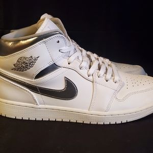 Jordan 1 Mid (Pure Money)